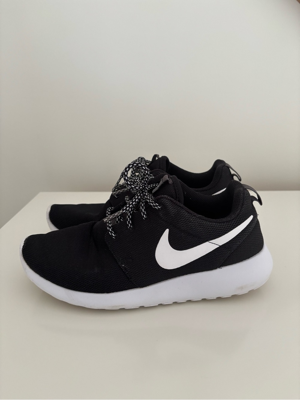 Women’s Nike Roche Black shoes
